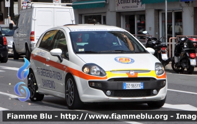 Fiat Punto EVO
Pubblica Assistenza Emergenza Riviera Sanremo IM
Parole chiave: Liguria (IM) Servizi_sociali Fiat Punto_EVO