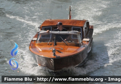 Motoscafo di Rappresentanza
Carabinieri
Venezia
CC 306
Parole chiave: Veneto (VE) imbarcazione