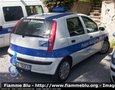 Punto II serie
Polizia Municipale Sanremo IM
Parole chiave: Liguria (IM) Polizia_locale Fiat Punto_IIserie