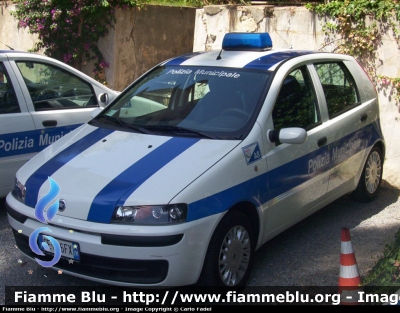 Punto II serie
Polizia Municipale Sanremo IM
Parole chiave: Liguria (IM) Polizia_locale Fiat Punto_IIserie
