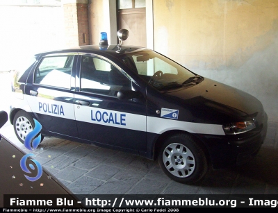 Fiat Punto II serie
Polizia Locale
Gaiarine (TV)
Livrea aggiornata in Polizia Locale
Parole chiave: Fiat Punto_IIserie
