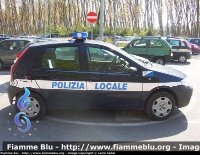 Fiat Punto III serie
Polizia Locale
Mira (VE)
Parole chiave: Fiat Punto_IIIserie PL Mira Venezia