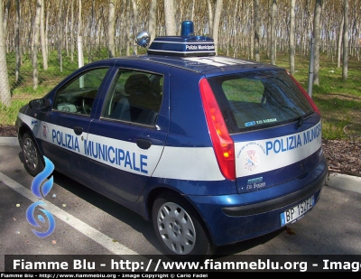 Fiat Punto II serie
Polizia Locale
Pieve di Soligo (TV)
livrea vecchia Polizia Municipale
Parole chiave: Fiat Punto_IIserie
