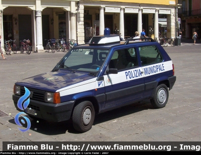 Fiat Panda 900
Polizia Municipale Vicenza
Parole chiave: Veneto (VI) Polizia_locale Panda 900 polizia municipale Vicenza