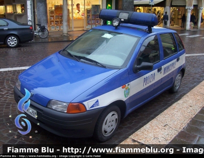 Fiat Punto I serie
Polizia Locale
Maserada sul Piave (TV)
vettura dismessa
Parole chiave: Fiat Punto_Iserie