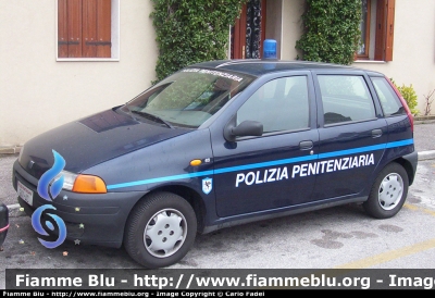 Fiat Punto I Serie
Polizia Penitenziaria
Autovettura Utilizzata dal Nucleo Radiomobile per i Servizi Istituzionali
POLIZIA PENITENZIARIA 241 AC
Parole chiave: Punto I serie Penitenziaria Polizia