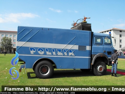 Iveco 190-30 4x4
Polizia di Stato
Reparto Mobile Padova
nuova livrea
POLIZIA A7043
Parole chiave: Iveco 190-30_4x4 PoliziaA7043