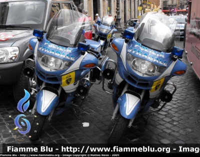BMW R850RT
Polizia di Stato
Polizia Stradale
Giro d'italia 2009

Parole chiave: BMW R850RT Polizia