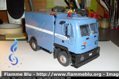 Iveco Eurotrakker
Polizia di Stato
Reparto Mobile
Parole chiave: Iveco Eurotrakker Polizia di Stato Reparto Mobile