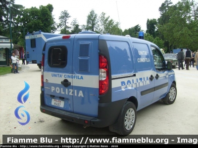 Fiat Doblò II serie
Polizia di Stato
Unità Cinofile
Allestimento Elevox
Polizia H1497

Parole chiave: Fiat_Doblò_II_serie Polizia_H1497 festa_della_polizia_2010