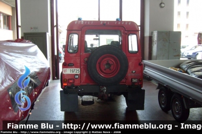 Land Rover Defender 90
Vigili del Fuoco
Comando Prov. Milano Via Messina
VF 19725
Parole chiave: Land-Rover Defender_90 VF19725