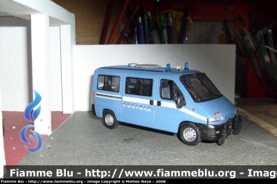 Fiat Ducato II Serie
Seconda Livrea
Polizia Reparto Mobile
Parole chiave: Fiat Ducato II Serie Polizia Reparto Mobile