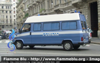 Fiat Ducato I serie
Polizia di Stato
Polizia B2094
Minibus riallestito per servizi interni
Parole chiave: Fiat Ducato_Iserie PoliziaB2094