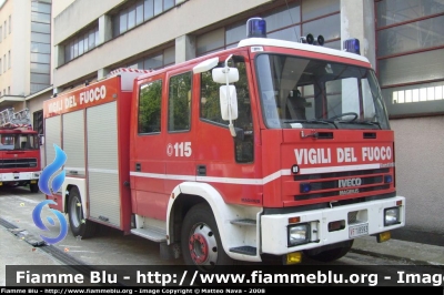 Iveco EuroFire 150E27 I Serie
Vigili del Fuoco 
Comando Provinciale Milano Via Messina
VF 18593


Parole chiave: Iveco EuroFire150E27_ISerie VF18593