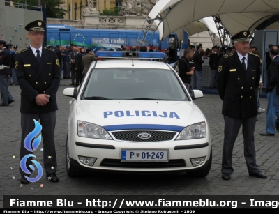 Ford Mondeo II serie
Republika Slovenija - Repubblica Slovena
Policija - Polizia
P 01-249
Parole chiave: Ford Mondeo_IIserie Festa_della_Polizia_2008