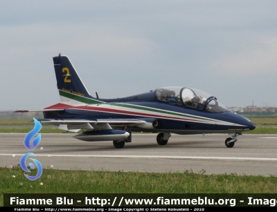Aermacchi MB-339 PAN
Aeronautica Militare Italiana
313° Gruppo
Pattuglia Acrobatica Nazionale
"Frecce Tricolori"
• velivolo 2 •
Parole chiave: Aermacchi MB-339_PAN open_day_2008