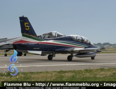 Aermacchi MB-339 PAN
Aeronautica Militare Italiana
313° Gruppo
Pattuglia Acrobatica Nazionale
"Frecce Tricolori"
• velivolo 5 •
Parole chiave: Aermacchi MB-339_PAN open_day_2008