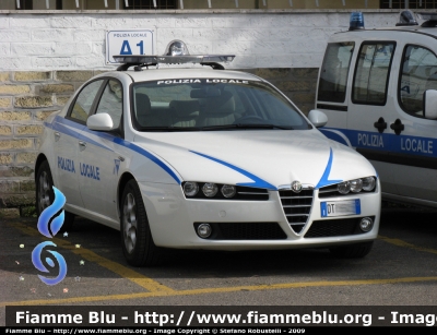 Alfa Romeo 159
Polizia Locale - A1
Ciampino (Rm)
Nucleo Radiomobile

Parole chiave: Alfa_Romeo 159 polizia_locale_ciampino_roma lazio