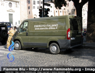 Fiat Ducato X250
Esercito Italiano
EI CL 741
Parole chiave: Fiat Ducato_x250 EICL741 Festa_Della_Repubblica_2010