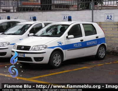 Fiat Punto III serie
Polizia Locale -A6
Ciampino (Rm)
• veicolo dismesso •
Parole chiave: Fiat Punto_IIIserie polizia_locale_ciampino_roma lazio