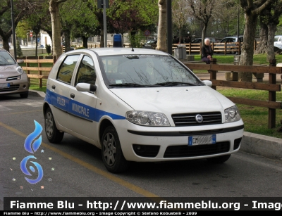 Fiat Punto III serie
Polizia Municipale
Rocca di Papa (Rm)
Parole chiave: fiat punto_IIIserie polizia_municipale_rocca_di_papa_roma lazio