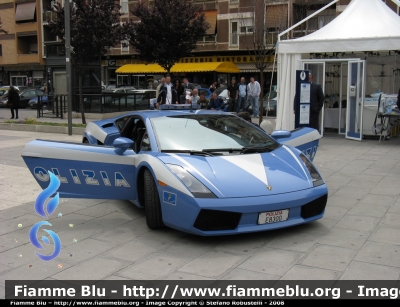 Lamborghini Gallardo
Polizia di Stato
Polizia Stradale
Polizia E8300
Parole chiave: Lamborghini Gallardo PoliziaE8300 stradale festa_polizia_2008