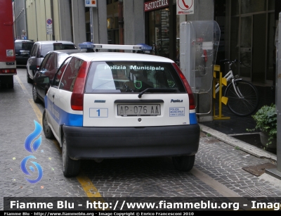 Fiat Punto I Serie
Polizia Municipale Carpegna (PU)
Parole chiave: Fiat Punto_Iserie PM_Carpegna