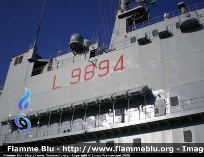 Nave L9894 San Giusto
Marina Militare Italiana
particolare sigla
Parole chiave: Nave L9894_San_Giusto Marina_Militare 