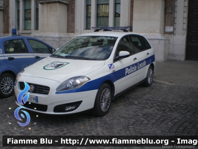 Fiat Nuova Croma II serie
Polizia Locale di Urbino
Parole chiave: Fiat Nuova_Croma_IIserie Festa_Della_Polizia_2012
