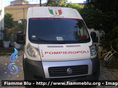 Fiat Ducato X250
Associazione Nazionale Vigili del Fuoco Del Corpo Nazionale
Sezione di Forlì-Cesena
Team di Pompieropoli
Parole chiave: Fiat Ducato_X250 Pompieropoli_2012