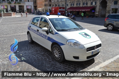 Fiat Grande Punto
Polizia Municipale
Isola del Piano (PU)
Polizia Locale YA078AG
Parole chiave: Fiat Grande_Punto PM Isola_del_Piano