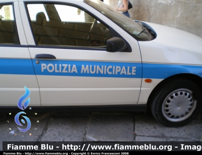 Alfa Romeo 146 I serie
Polizia Municipale Palermo
Particolare scritta sul solo sportello anteriore
Parole chiave: Alfa-Romeo 146_Iserie PM_Palermo