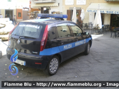 Fiat Punto III Serie
Polizia Municipale
Castiglione del Lago (PG)
Polizia Locale YA 231 AH
Parole chiave: Fiat Punto_IIIserie PoliziaLocaleYA231AH