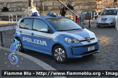Volkswagen e-up! 
Polizia di Stato
Lotto di 4 esemplari in dotazione alla
Questura di Roma
POLIZIA E8315
Parole chiave: Volkswagen e-up! POLIZIAE8315