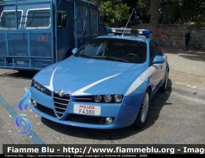 Alfa Romeo 159
Polizia di Stato
Squadra Volante
POLIZIA F4380
Parole chiave: Alfa_Romeo 159 F4380 Festa_della_Polizia_2008