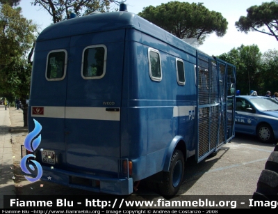 Iveco 55-13
Polizia di Stato
Reparto Mobile 
Napoli
Versione con griglie di protezione
Parole chiave: Iveco_ 55-13 Polizia 62155