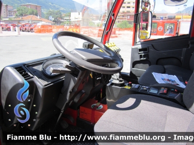 BSI BU200
Vigili del Fuoco
Corpo Permanente di Aosta
AutoPompaSerbatoio allestimento Kofler
Posto guida
VF 26289
Parole chiave: BSI BU200 VF26289
