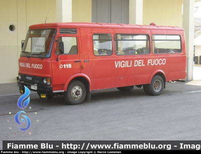 Iveco 55-10
VVF Autobus del Comando Provinciale di Padova
VF13644
Parole chiave: VVF Autobus Padova Iveco 55-10 VF13644