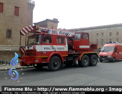 Fiat 697NP
Vigili del Fuoco
Comando Provinciale di Ferrara
AutoGru da 16 ton allestimento Cristanini
VF 9612
Parole chiave: Fiat 697NP VF9612