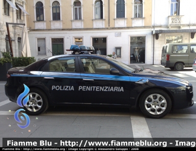 Alfa Romeo 159
Polizia Penitenziaria
Autovettura Utilizzata dal Nucleo Radiomobile per i Servizi Istituzionali
POLIZIA PENITENZIARIA 534 AE
Parole chiave: Alfa-Romeo 159 PoliziaPenitenziaria534AE