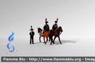 Carabinieri in alta uniforme
Carabinieri Preiser 
- Scala 1/87 -
Set 10398 e 29068
Parole chiave: Carabinieri Preiser Scala_1/87