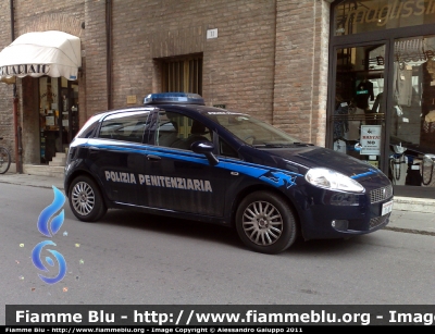 Fiat Grande Punto
Polizia Penitenziaria
Autovettura Utilizzata dal Nucleo Radiomobile per i Servizi Istituzionali
POLIZIA PENITENZIARIA 111 AF
Parole chiave: Fiat Grande_Punto PoliziaPenitenziaria111AF