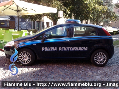 Fiat Grande Punto
Polizia Penitenziaria
Autovettura Utilizzata dal Nucleo Radiomobile per i Servizi Istituzionali
POLIZIA PENITENZIARIA 111 AF
Parole chiave: Fiat Grande_Punto PoliziaPenitenziaria111AF