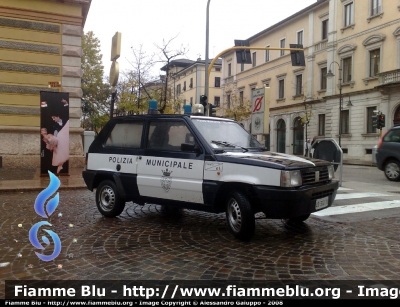 Fiat Panda II Serie
Corpo Polizia Municipale di Trento - Monte Bondone
Parole chiave: Fiat Panda Polizia_Municipale_Trento