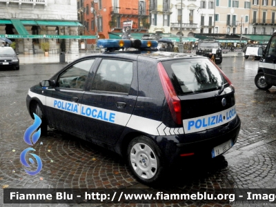 Fiat Punto III serie
Polizia Locale 
Verona
POLIZIA LOCALE YA 835 AC
Parole chiave: Fiat Punto_IIIserie POLIZIALOCALEYA835AC