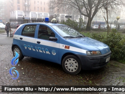 Fiat Punto II serie
Polizia di Stato
Polizia Ferroviaria
POLIZIA E6060
-dismessa-
Parole chiave: Fiat Punto_IIserie PoliziaE6060