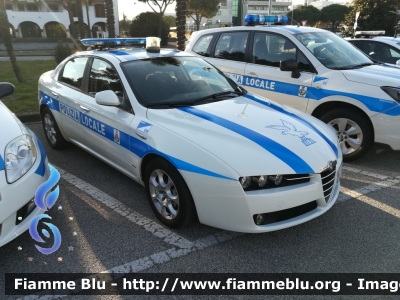Alfa Romeo 159
Polizia Locale Grado (GO)
POLIZIA LOCALE YA 791 AC
Parole chiave: Alfa-Romeo 159 POLIZIALOCALEYA791AC
