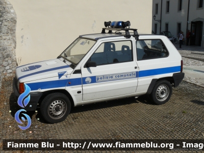 Fiat Panda II serie
Polizia Locale
Aster "Dal Meduna al Tagliamento" (PN)
livrea "Polizia Comunale"
Parole chiave: Fiat Panda_IIserie