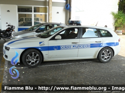 Alfa Romeo 159 Sportwagon
Polizia Locale  del San Danielese (UD)
livrea Polizia Municipale
POLIZIA LOCALE YA787AC
Parole chiave: alfa-romeo 159_sportwagon polizialocaleya787ac