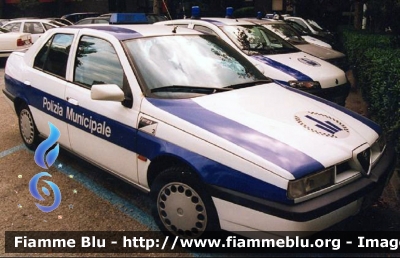 Alfa Romeo 155
Polizia Municipale Ferrara
Parole chiave: Alfa-Romeo 155